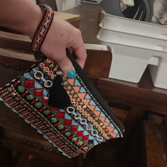 NWOT Large Jeweled Wristlet - Picture 4 of 9